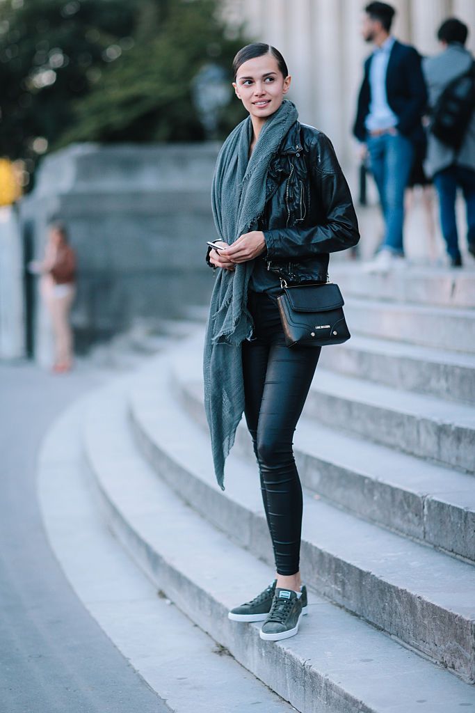Stradă style leather jacket and jeans