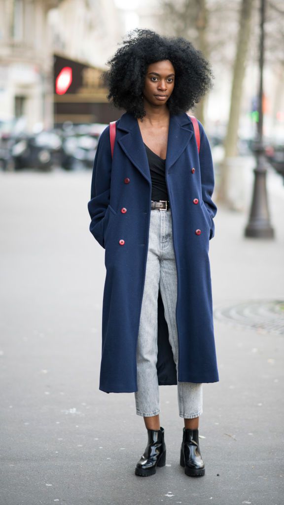 Gata style jeans and trench coat