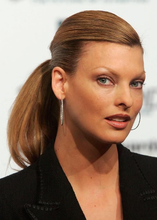 Бивши model Linda Evangelista attends a press conference prior to the Women's World Awards on November 29, 2005