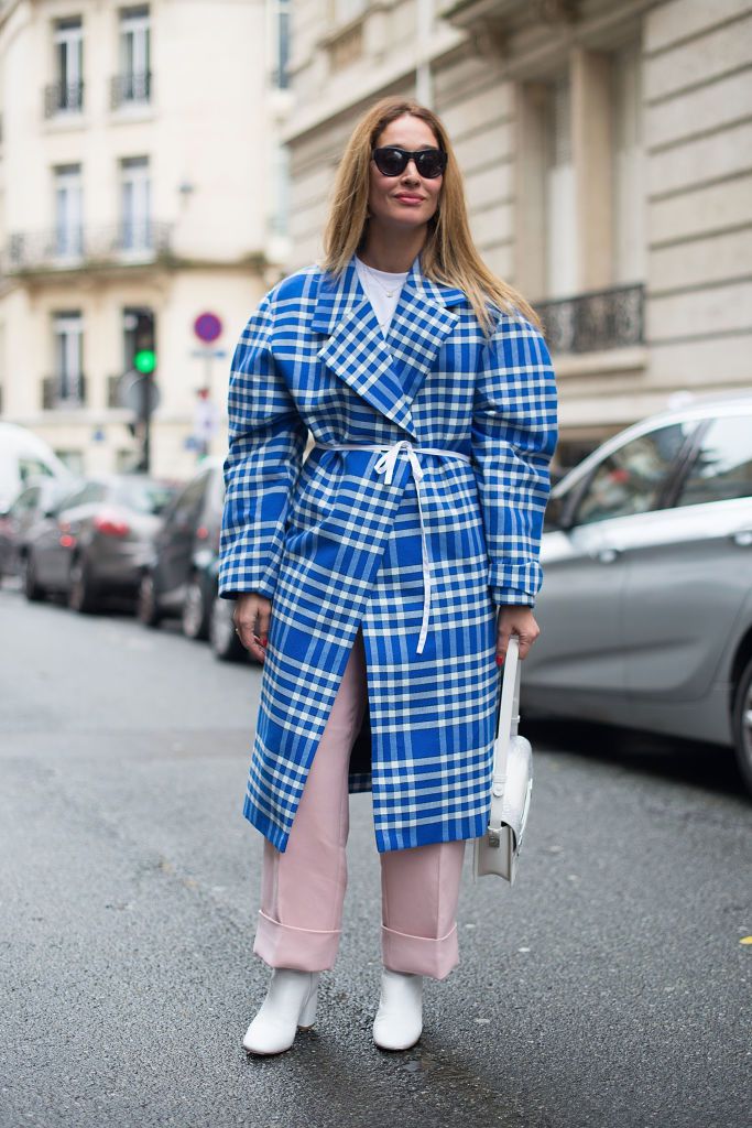 Улица style in plaid coat and pink pants