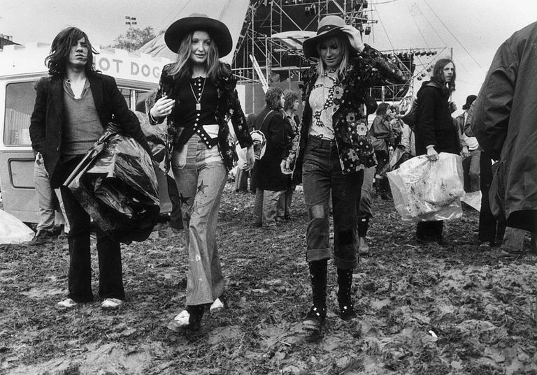 हिप्पी jeans in the 1960s at a music festival