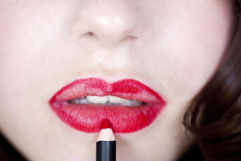 ความลับในการสวม Lipstick สีแดง