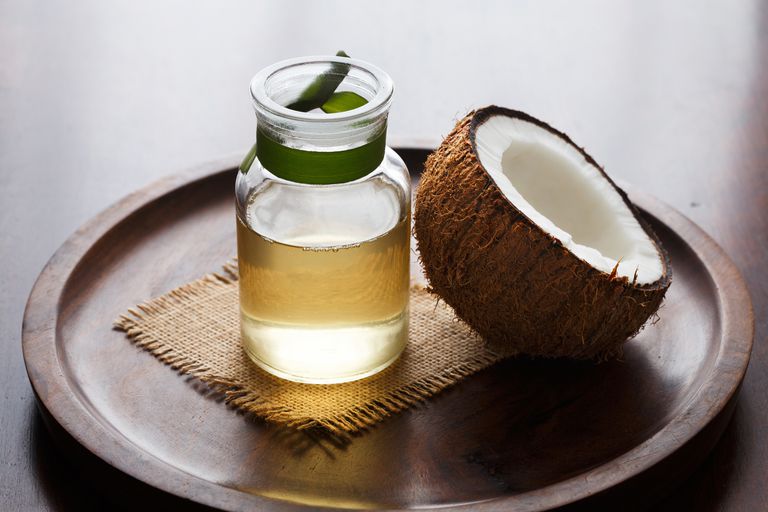 Tratamentul simplu de tratare a parului cu ulei de nucă de cocos trebuie să încercați