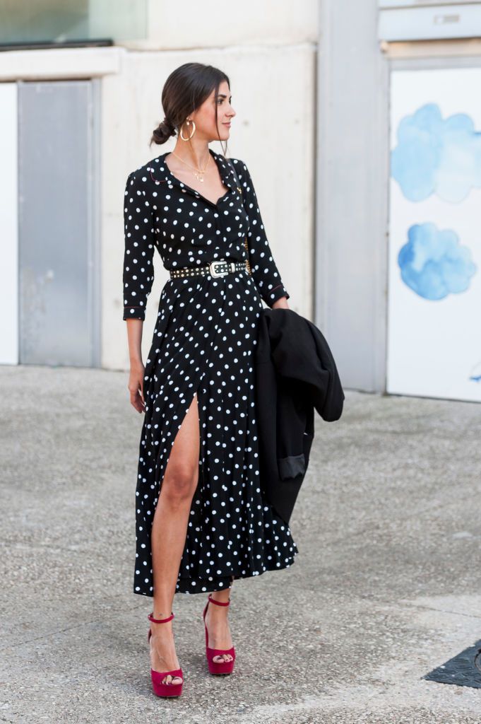 Nő wearing a polka dot dress