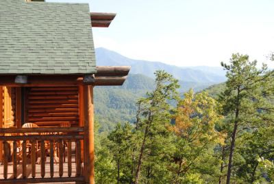 en picture of a cabin in the Smoky Mountains