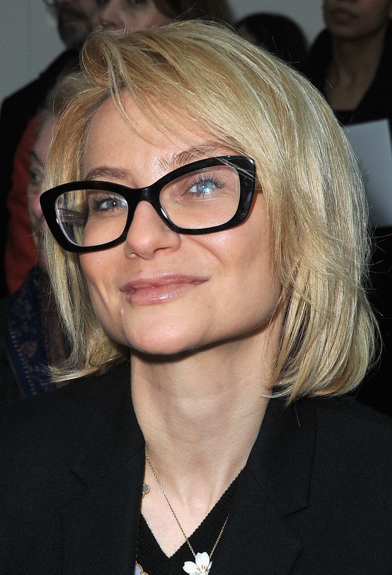 Koje su neke savjete za odabir okvira naočala za žene iznad 50 godina?