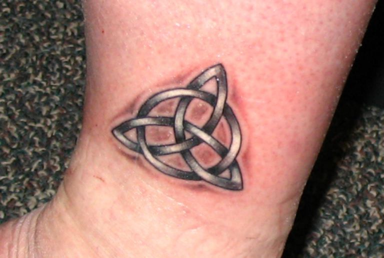 Vad betyder irländska Trinity Knot Tatueringar?
