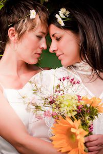Ce lesbiene căsătorite se cheamă între ele?