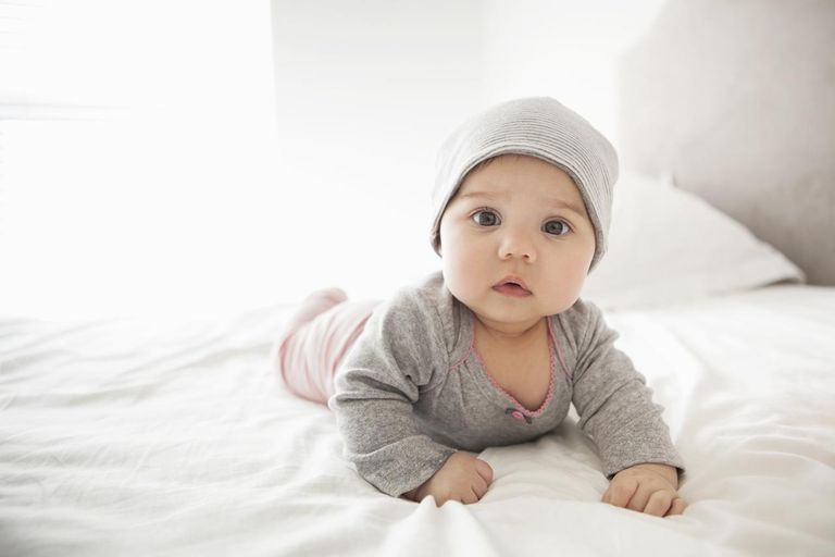 शिशुओं को पहनने के लिए कपड़े क्या पहनना चाहिए?